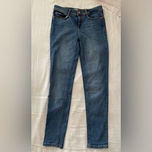Zara Slim fit/Skinny Jeans. Size US04